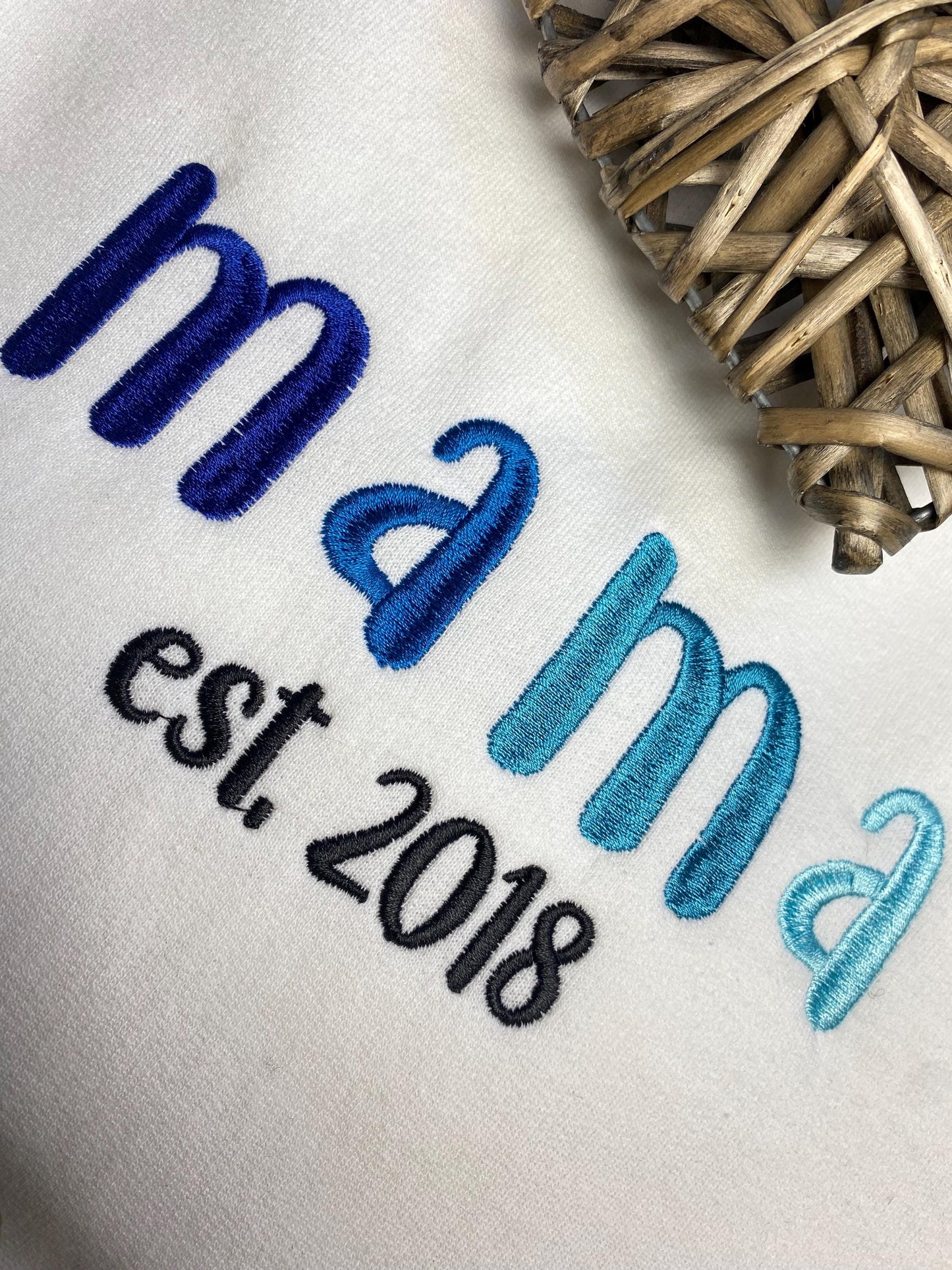 Mama Sweater | Pullover | Geschenk | Partnerlook | personalisiert | gestickt | bunt